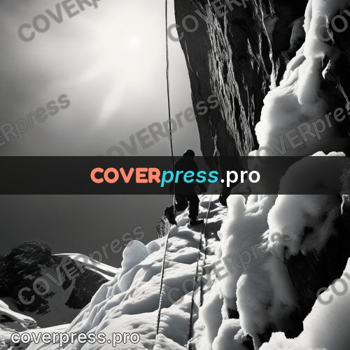 Black and white photo: snow and ice in the mountains