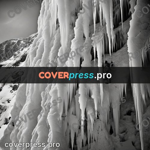 Black and white photo: snow and ice in the mountains