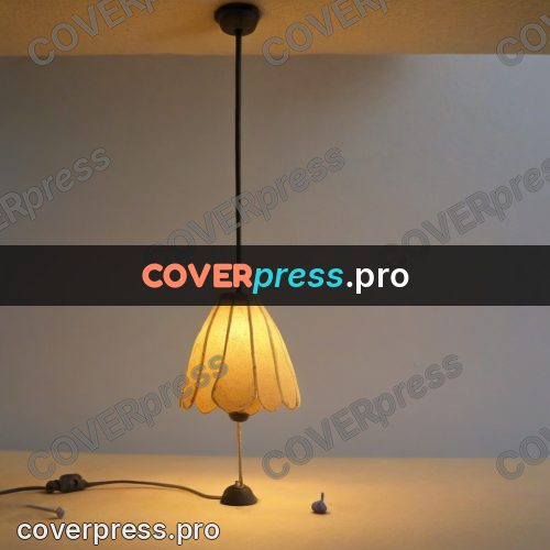Stop motion character: hanging lamp with a shade